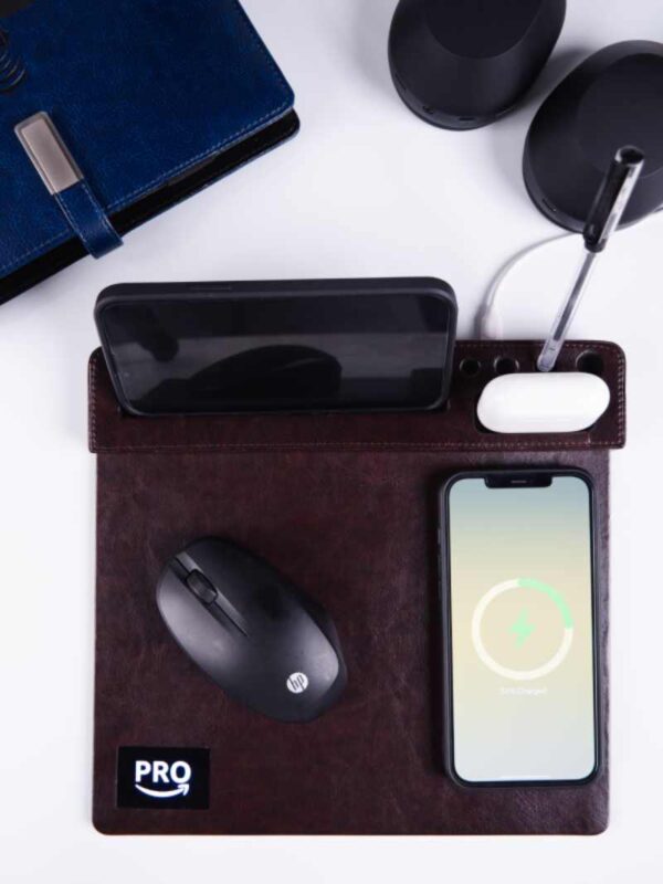 Detachable mouse pad with wireless charging